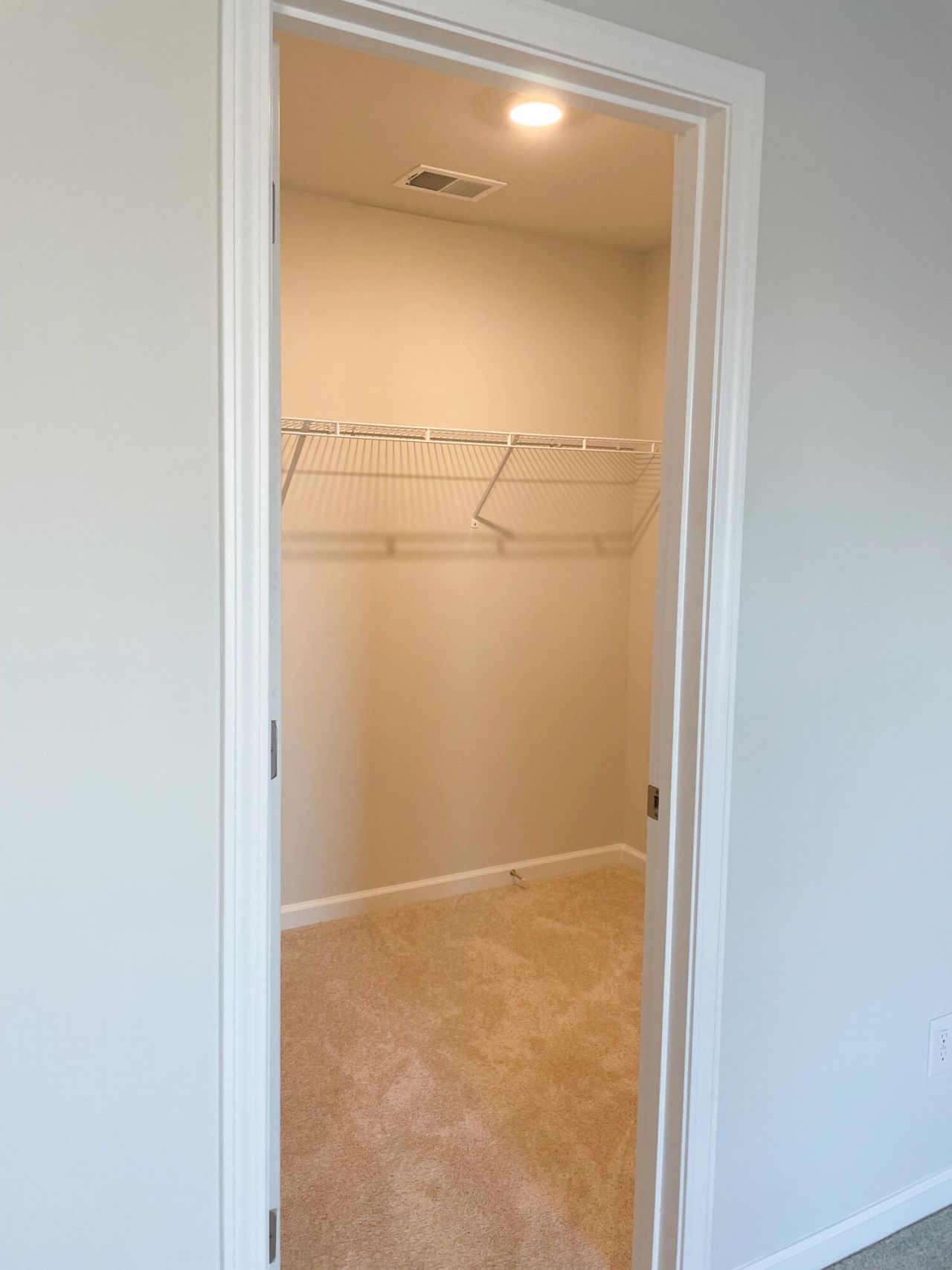 640 Chigwell Springs Lane Photo 8