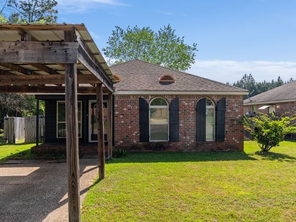 8 Findlay St., Hattiesburg, MS 39402