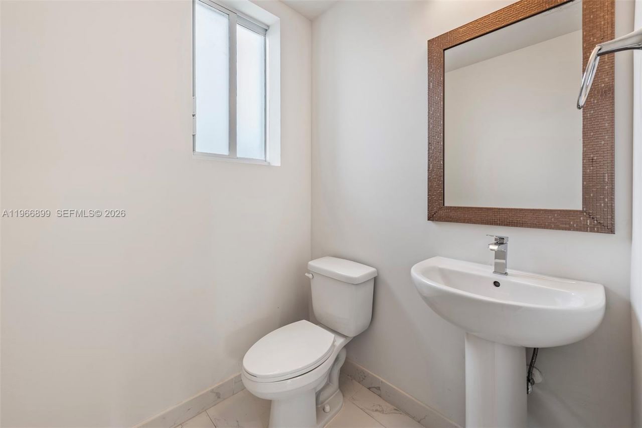 2561 NE 193rd St, Unit 1203, Miami, FL 33180 Photo