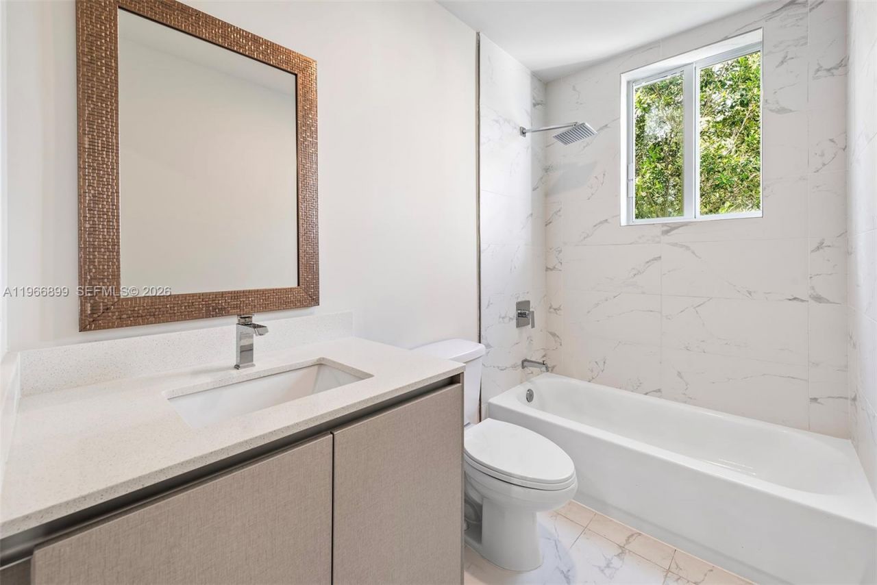 2561 NE 193rd St, Unit 1203, Miami, FL 33180 Photo