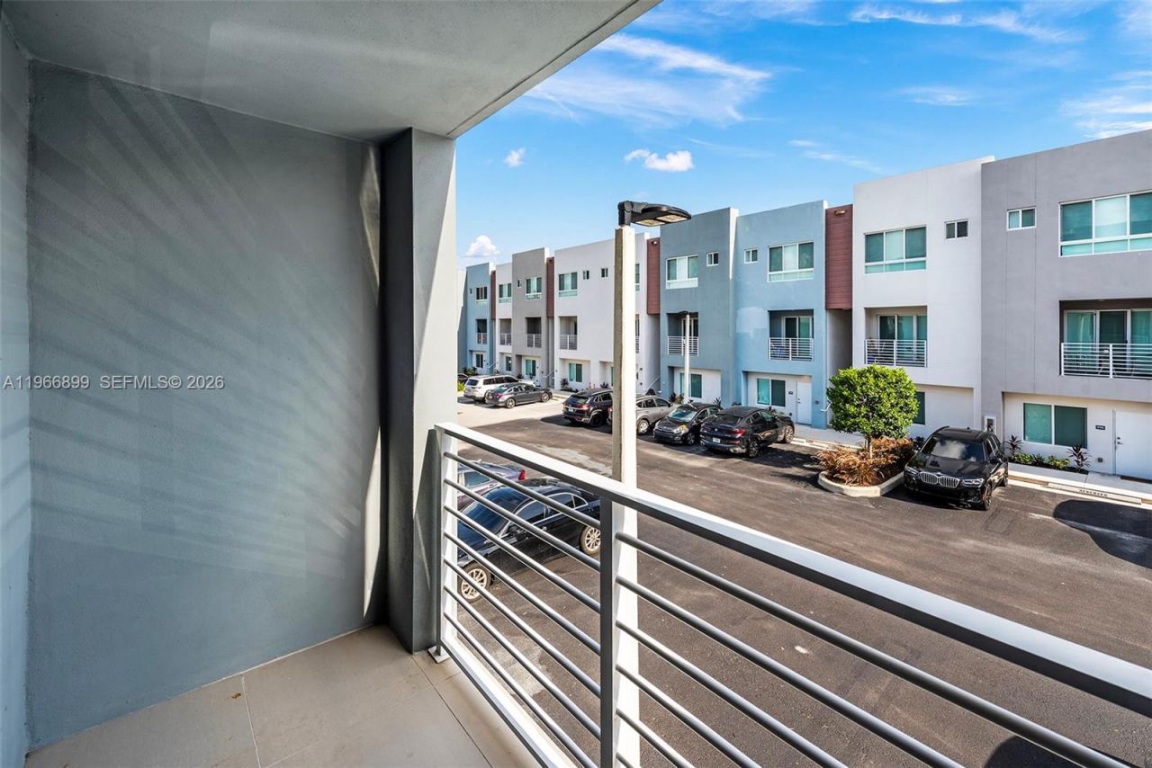 2561 NE 193rd St, Unit 1203, Miami, FL 33180 Photo