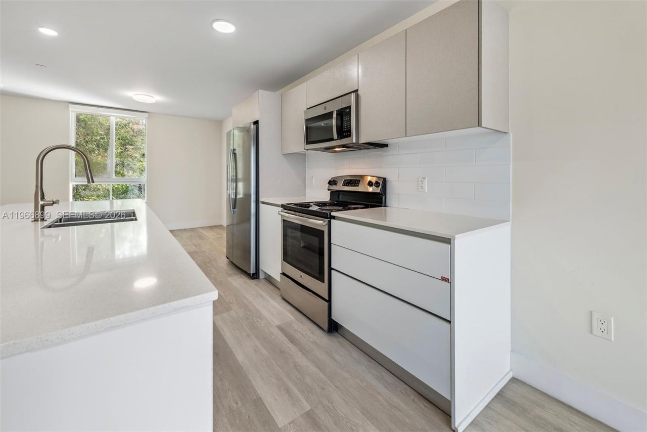 2561 NE 193rd St, Unit 1203, Miami, FL 33180 Photo