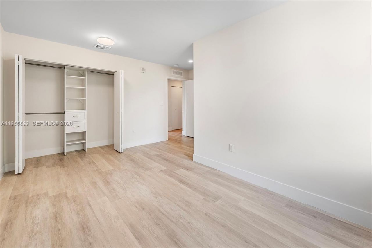 2561 NE 193rd St, Unit 1203, Miami, FL 33180 Photo