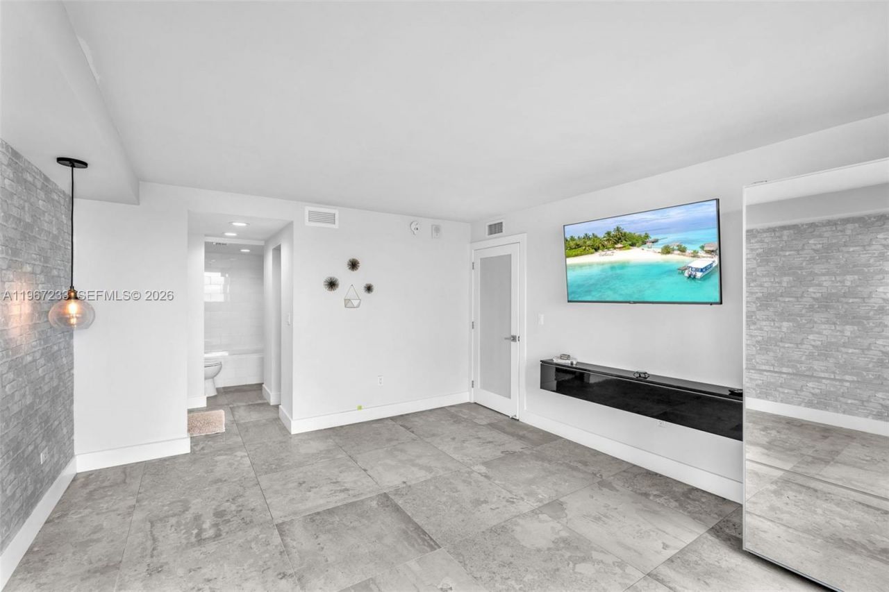 7135 Collins Ave , Unit 736, Miami Beach, FL 33141 Photo