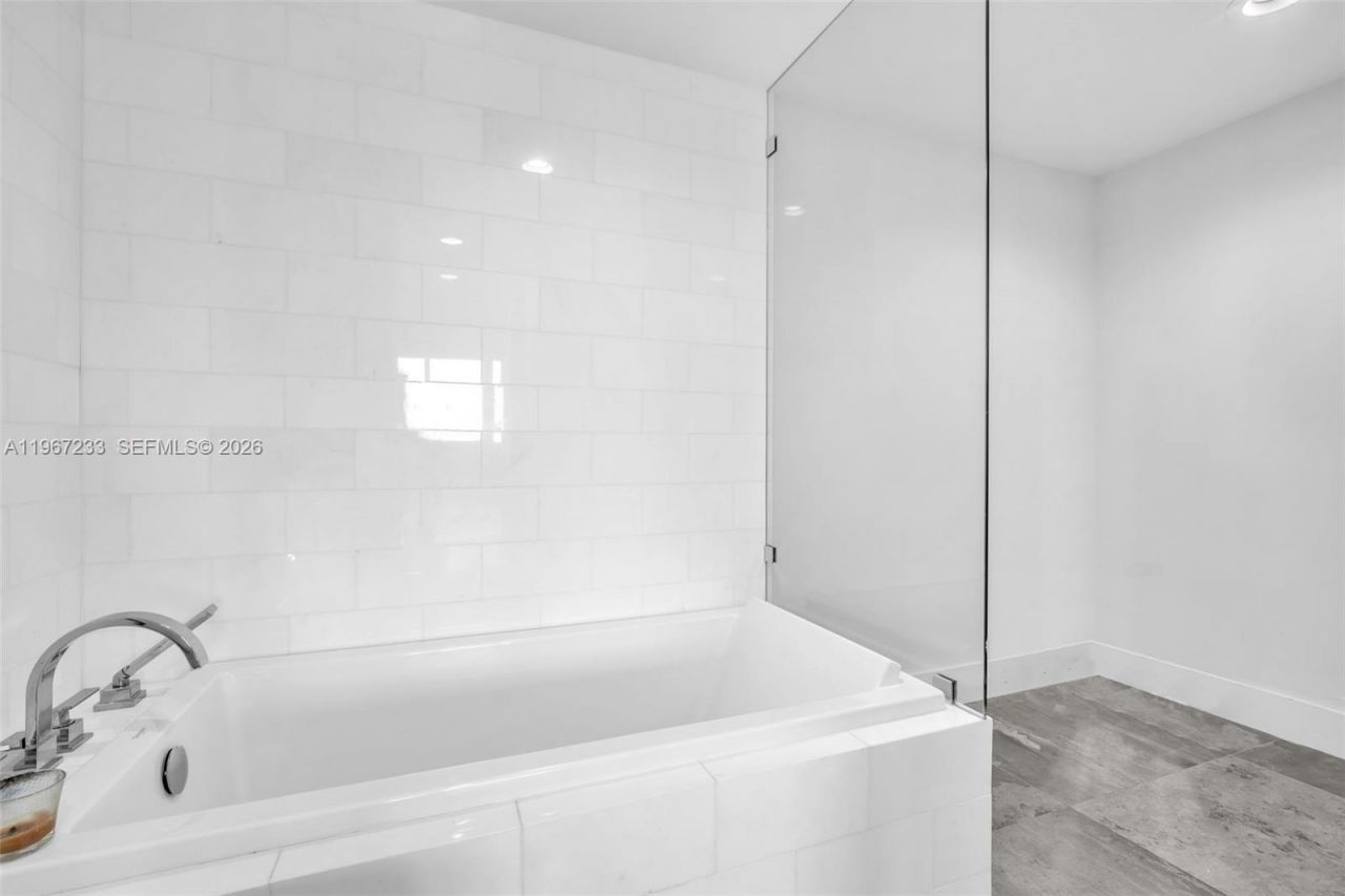 7135 Collins Ave , Unit 736, Miami Beach, FL 33141 Photo