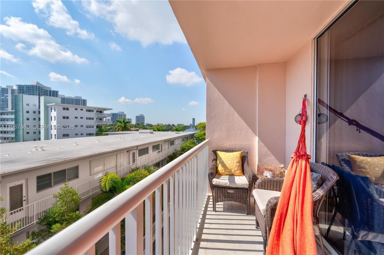 3161 S Ocean Dr , Unit 408, Hallandale Beach, FL 33009 Photo