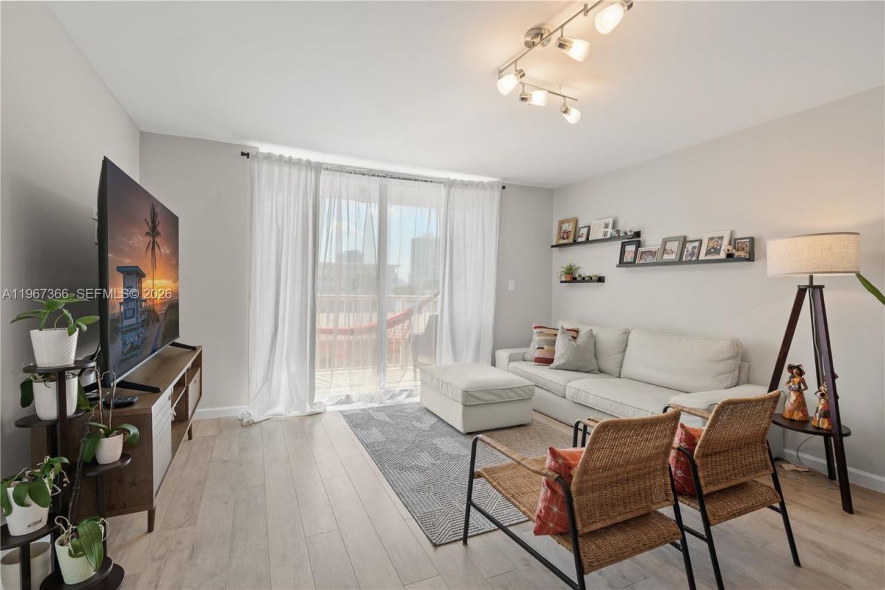 3161 S Ocean Dr , Unit 408, Hallandale Beach, FL 33009 Photo