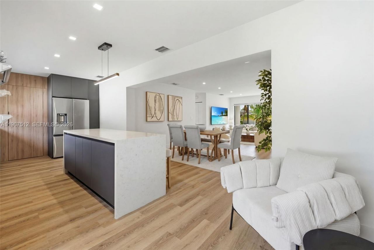 3021 SW 12th St , Miami, FL 33135 Photo