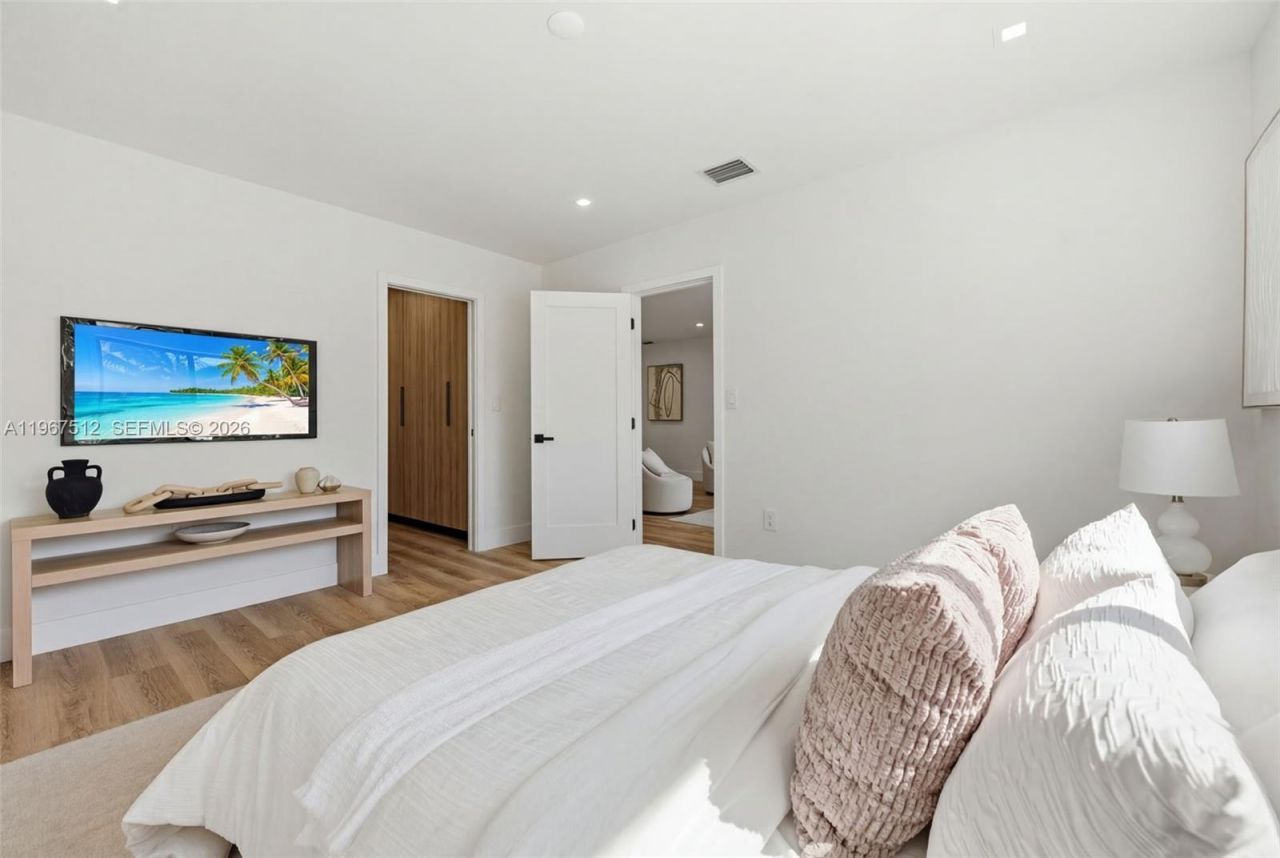 3021 SW 12th St , Miami, FL 33135 Photo