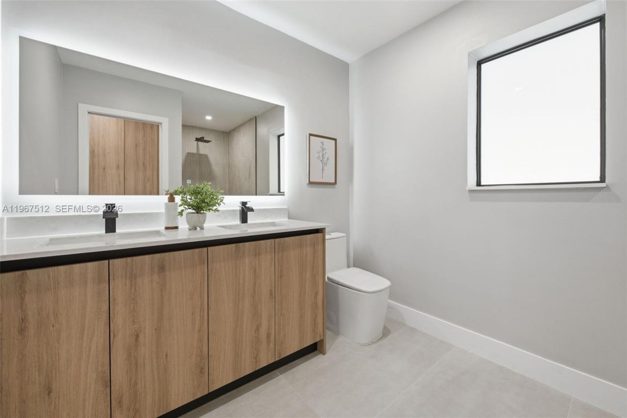 3021 SW 12th St , Miami, FL 33135 Photo