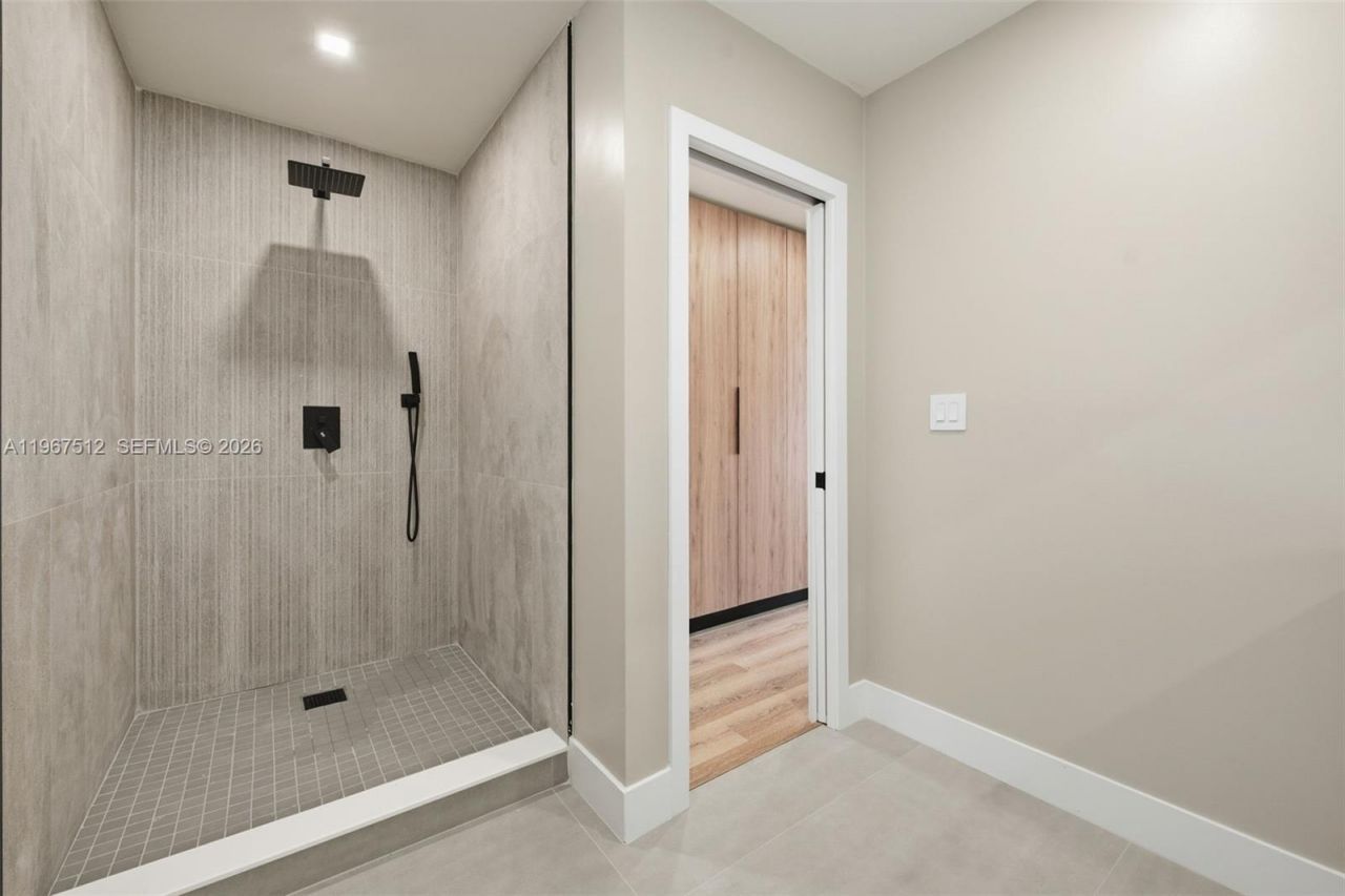 3021 SW 12th St , Miami, FL 33135 Photo