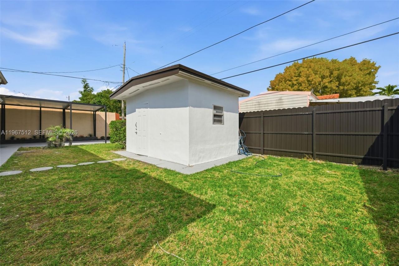 3021 SW 12th St , Miami, FL 33135 Photo