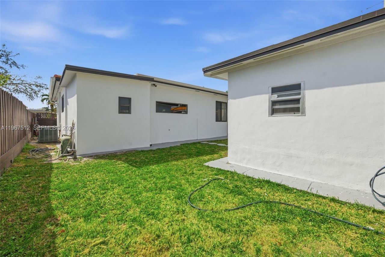 3021 SW 12th St , Miami, FL 33135 Photo