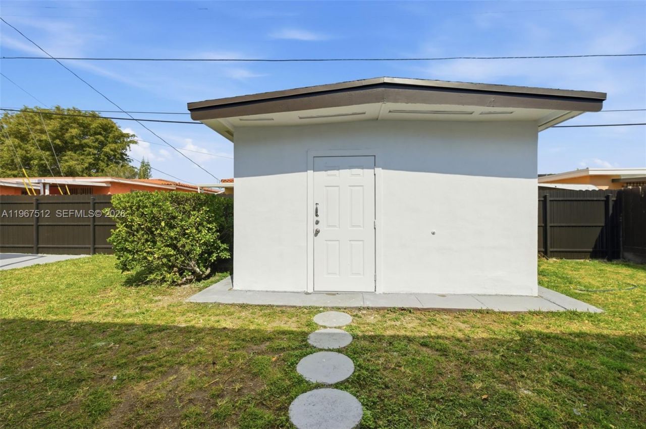 3021 SW 12th St , Miami, FL 33135 Photo