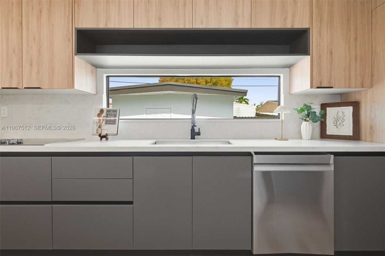 3021 SW 12th St , Miami, FL 33135 Photo