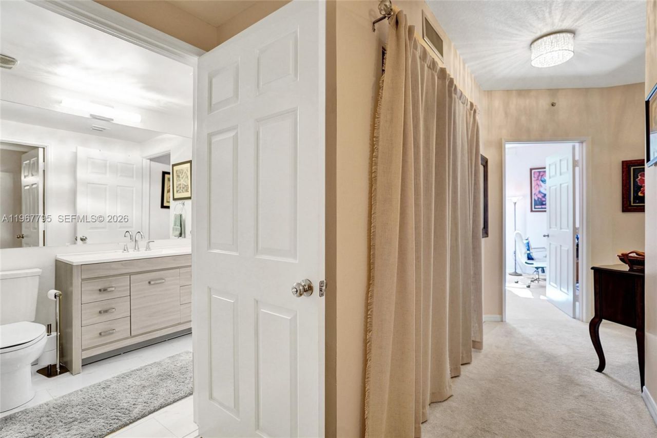 2421 NE 65th St , Unit 202, Fort Lauderdale, FL 33308 Photo