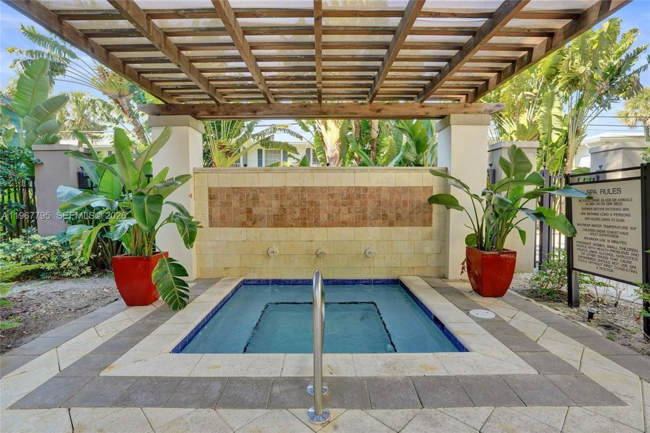 2421 NE 65th St, Unit 202, Fort Lauderdale, FL 33308 Photo