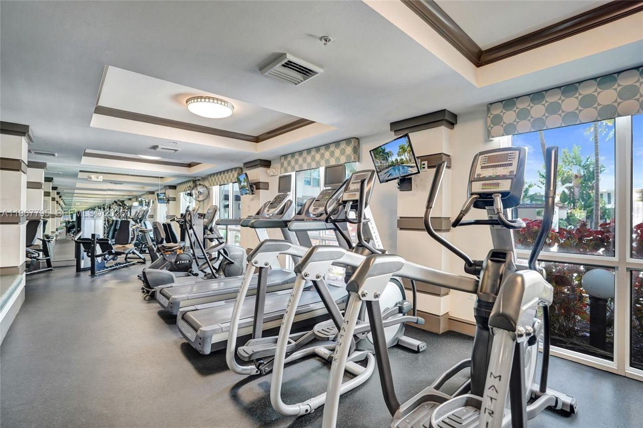 2421 NE 65th St , Unit 202, Fort Lauderdale, FL 33308 Photo