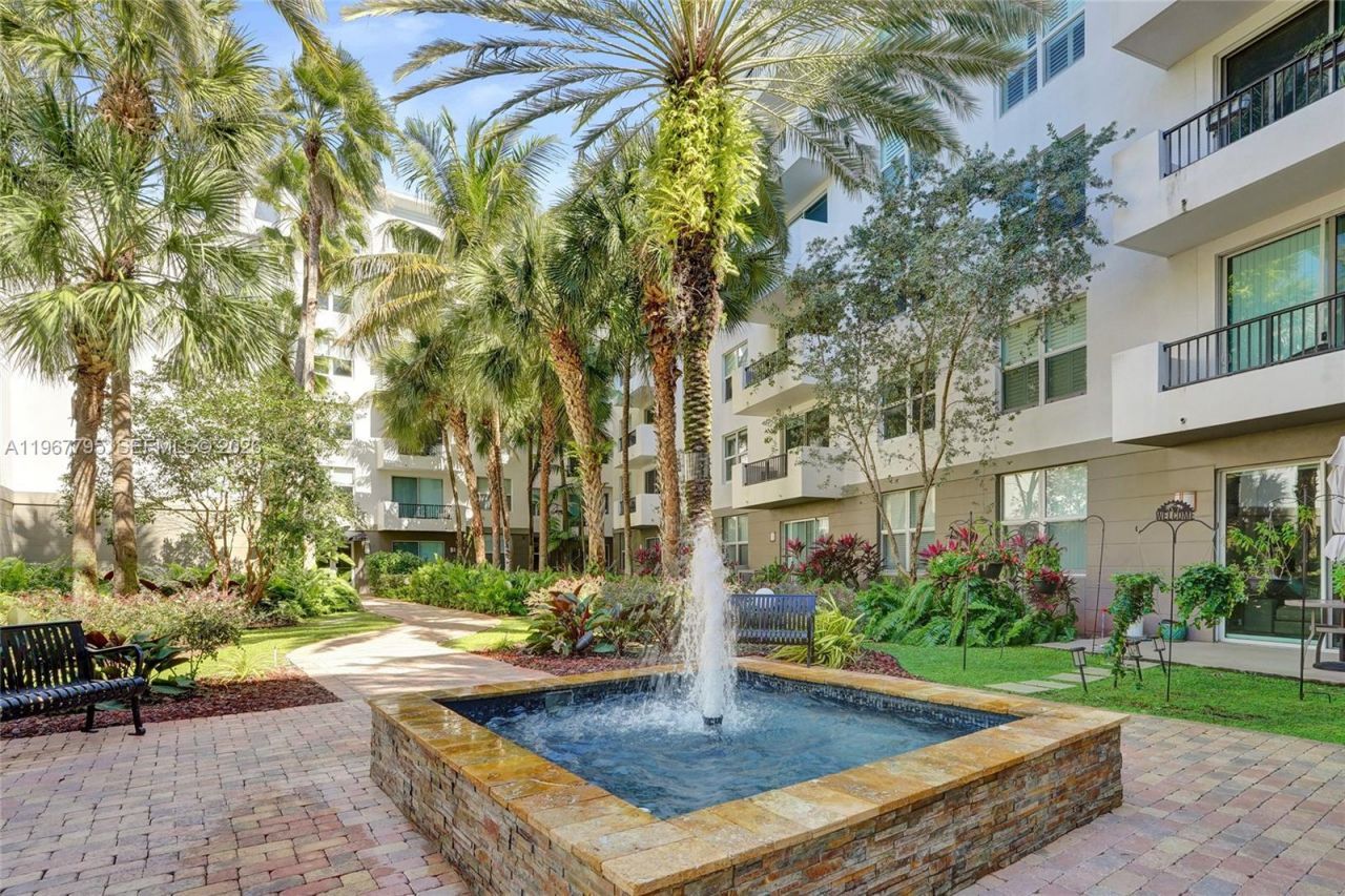 2421 NE 65th St , Unit 202, Fort Lauderdale, FL 33308 Photo