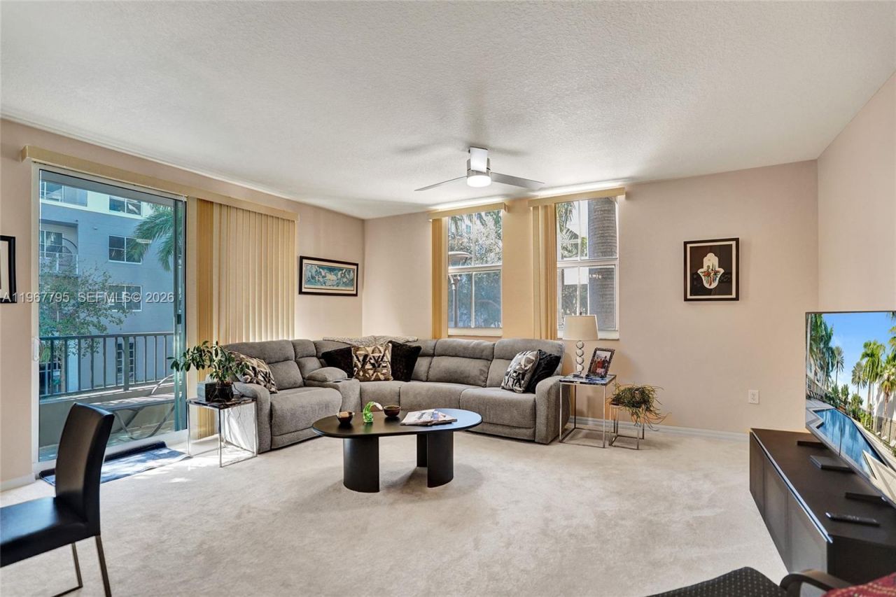 2421 NE 65th St, Unit 202, Fort Lauderdale, FL 33308 Photo