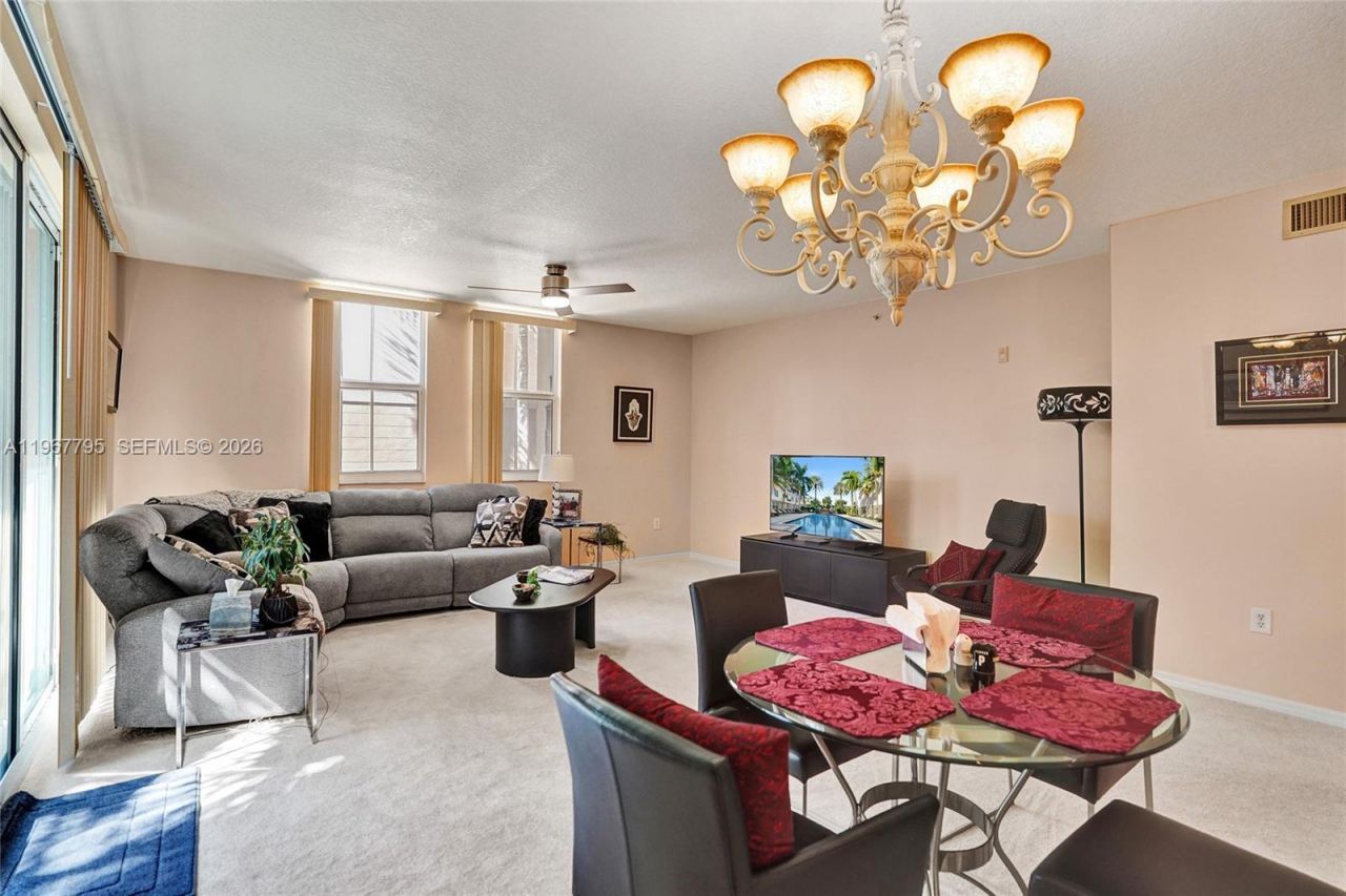 2421 NE 65th St , Unit 202, Fort Lauderdale, FL 33308 Photo