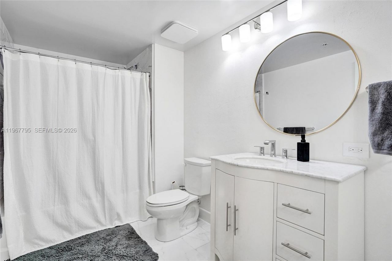 2421 NE 65th St, Unit 202, Fort Lauderdale, FL 33308 Photo