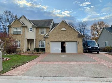 26895 S Monroe Drive, Southfield, MI 48034