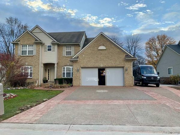 26895 S Monroe Drive, Southfield, MI 48034