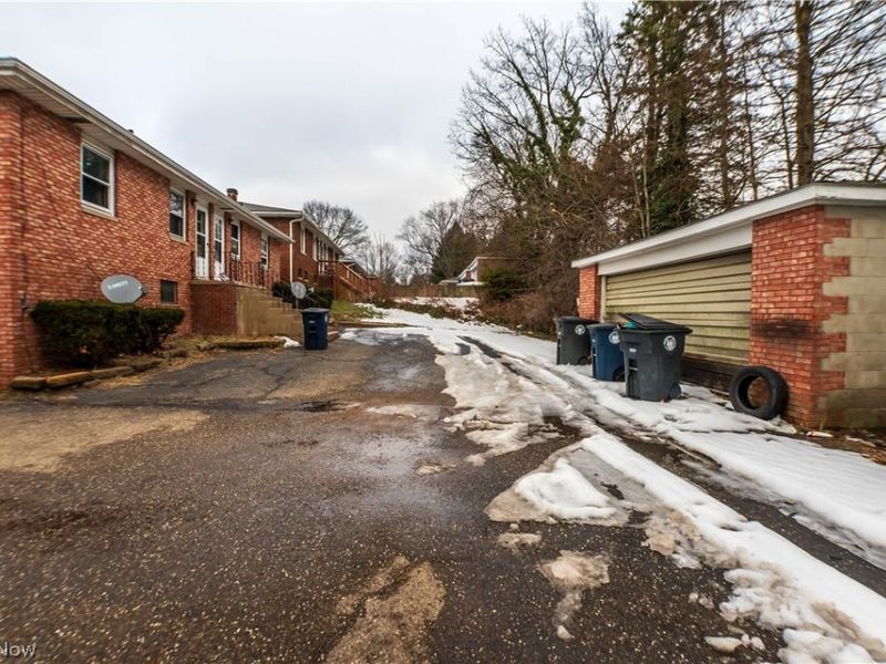 1054-1056 Saxon Avenue, Akron, OH 44314 Photo 4