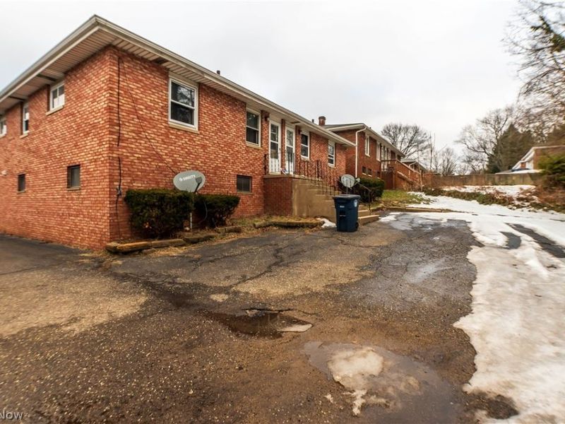 1054-1056 Saxon Avenue, Akron, OH 44314 Photo 5