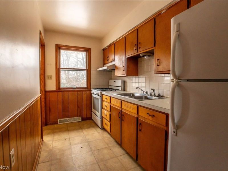 1062-1064 Saxon Avenue, Akron, OH 44314 Photo 11