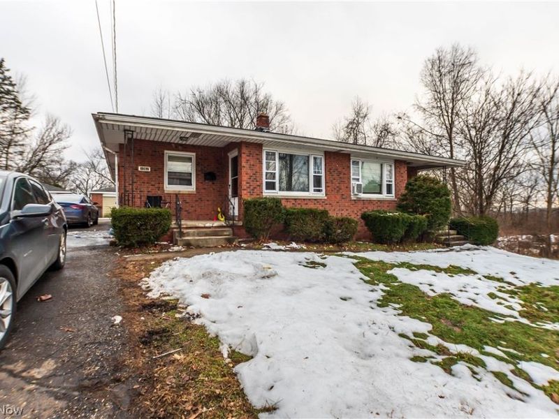 1062-1064 Saxon Avenue, Akron, OH 44314 Photo 2