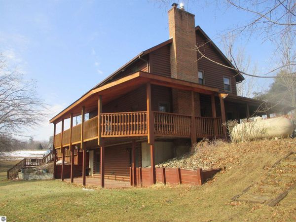 6203 Whiteville Road S, Mt Pleasant, MI 48858