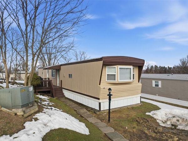 34 Leesburg Ct, Imperial, PA 15126