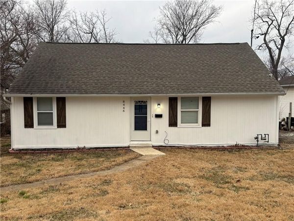 8446 Oak Street, Kansas City, MO 64114