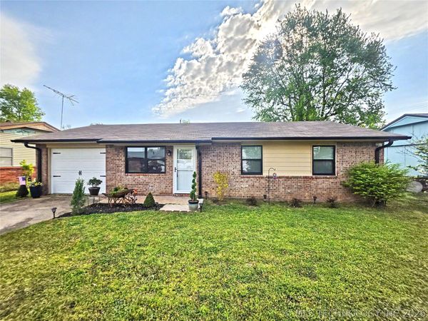 1403 N 6th Street , Stilwell, OK 74960