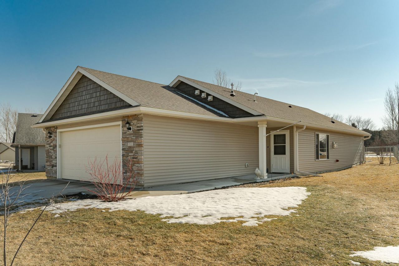 702 Southfork Place Se, Kasson, MN 55944 Main Photo