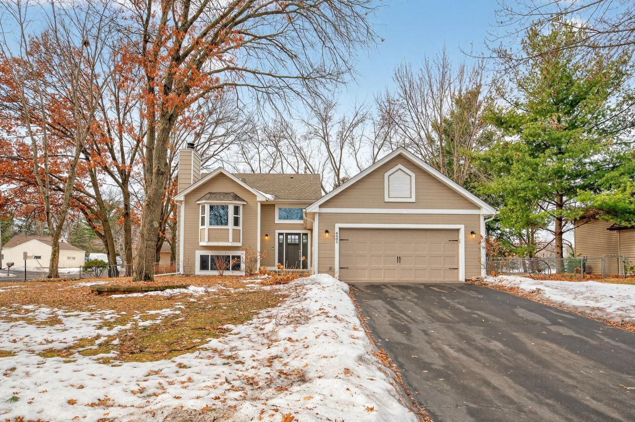 6901 Glenview Lane, Circle Pines, MN 55014 Main Photo
