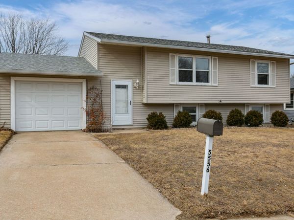 5556 N Thornwood Avenue, Davenport, IA 52806