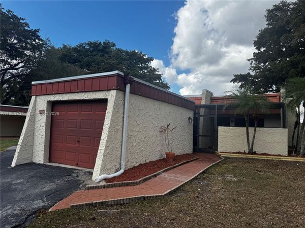 9905 NW 66th St, Unit D21, Tamarac, FL 33321