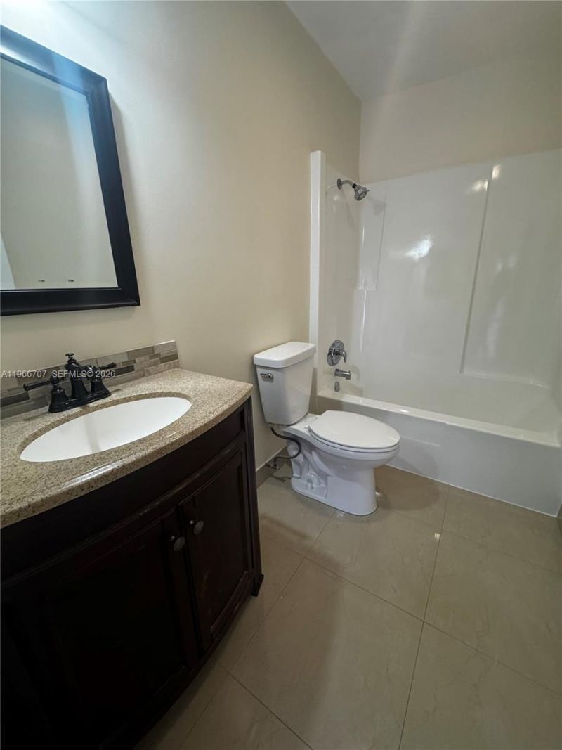 9905 NW 66th St, Unit D21, Tamarac, FL 33321 Photo
