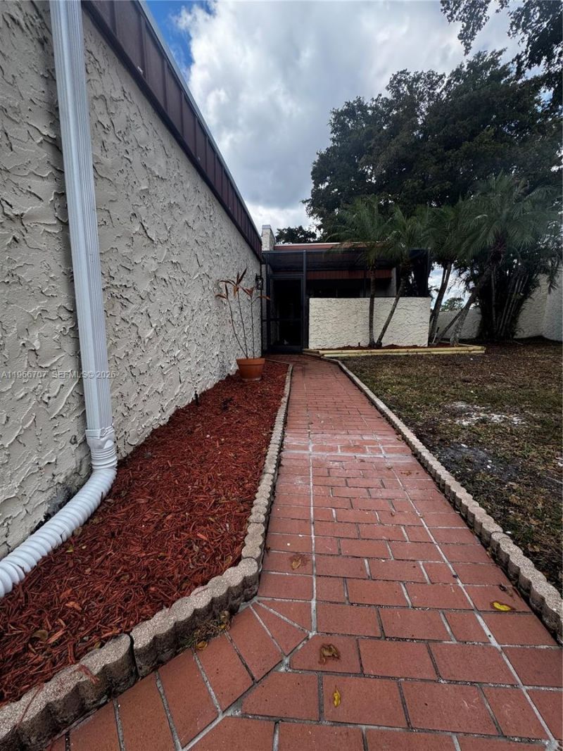 9905 NW 66th St, Unit D21, Tamarac, FL 33321 Photo