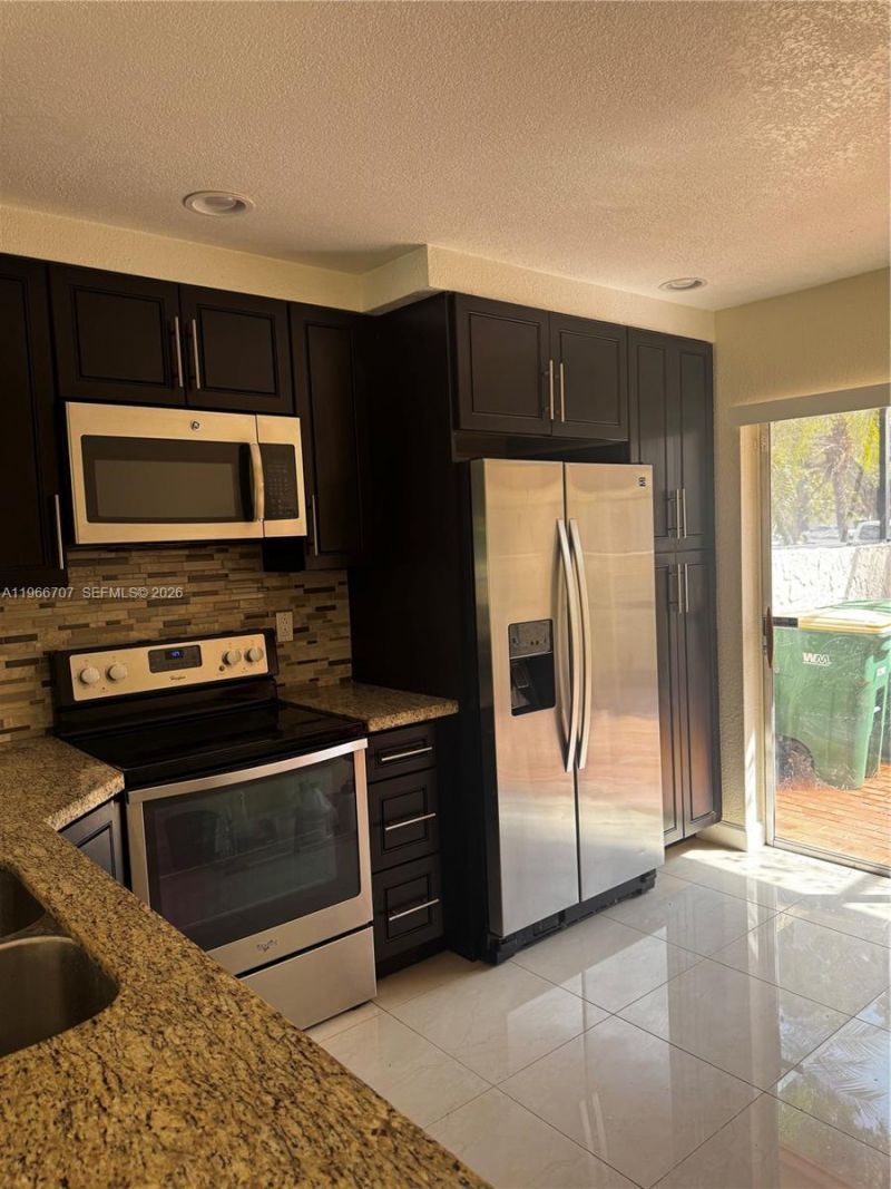 9905 NW 66th St, Unit D21, Tamarac, FL 33321 Photo