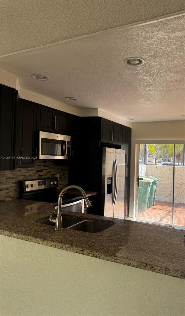 9905 NW 66th St, Unit D21, Tamarac, FL 33321 Photo