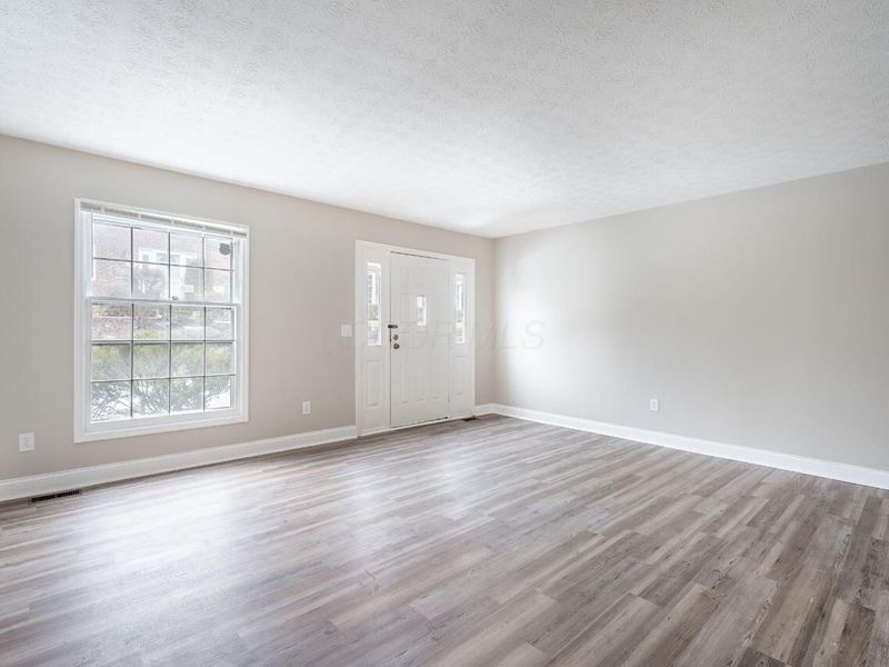 496 Clairbrook Avenue, Unit JC13, Columbus, OH 43228 Photo 3