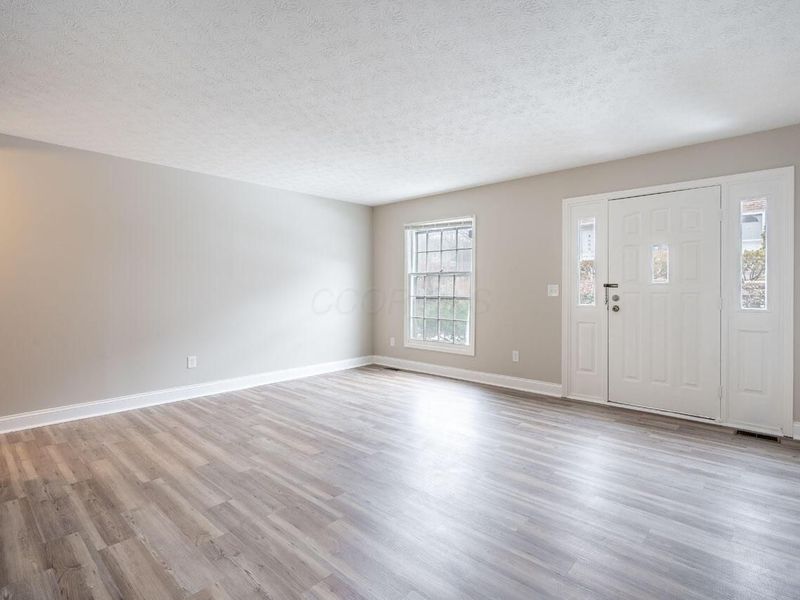 496 Clairbrook Avenue, Unit JC13, Columbus, OH 43228 Photo 4