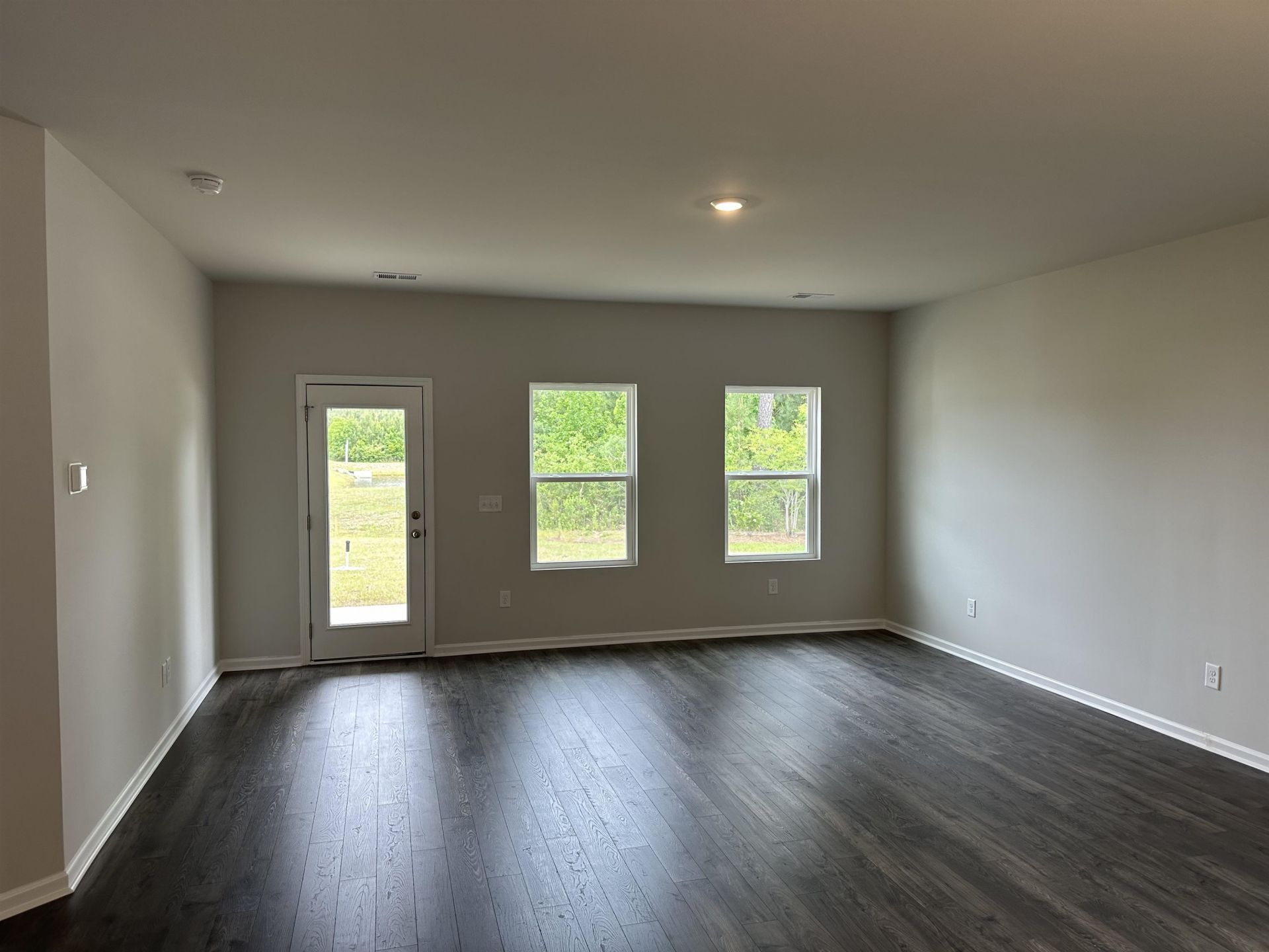 2499 Campton Loop Photo 7