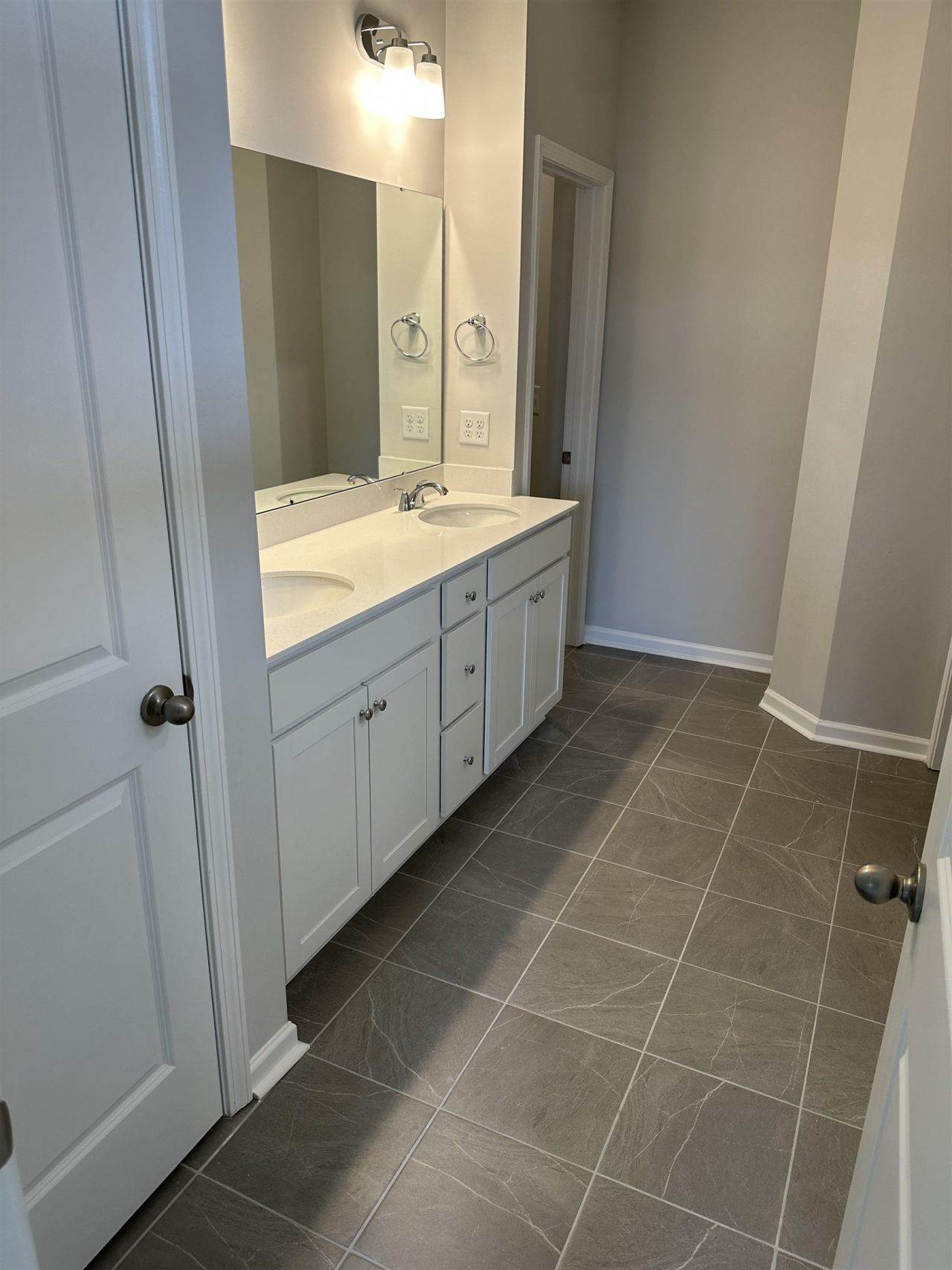 2499 Campton Loop Photo 8