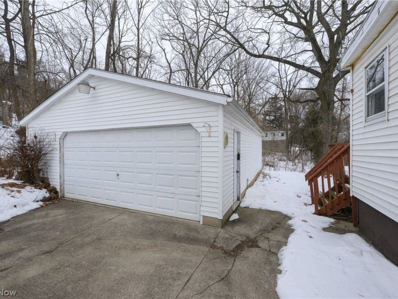 603 Indian Trail, Akron, OH 44314 Photo 5