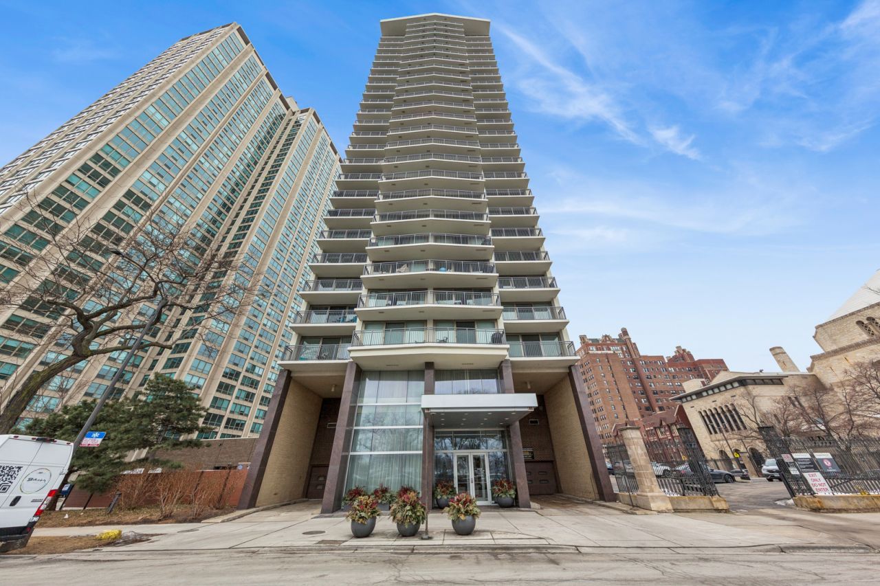 3470 N Lake Shore Drive, Unit 4C, Chicago, IL 60657 Main Photo